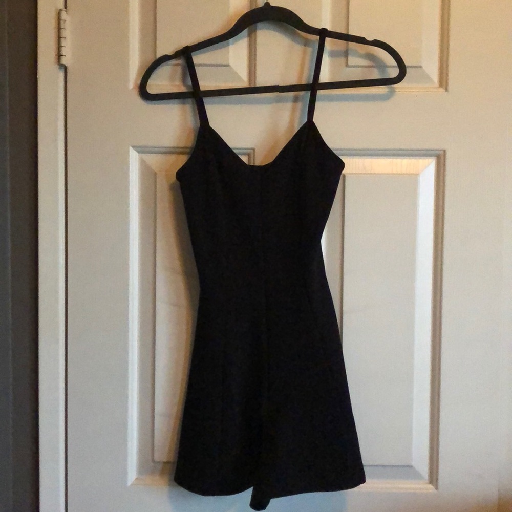 CUTE FLATTERING BLACK ROMPER JUST LIKE NEW